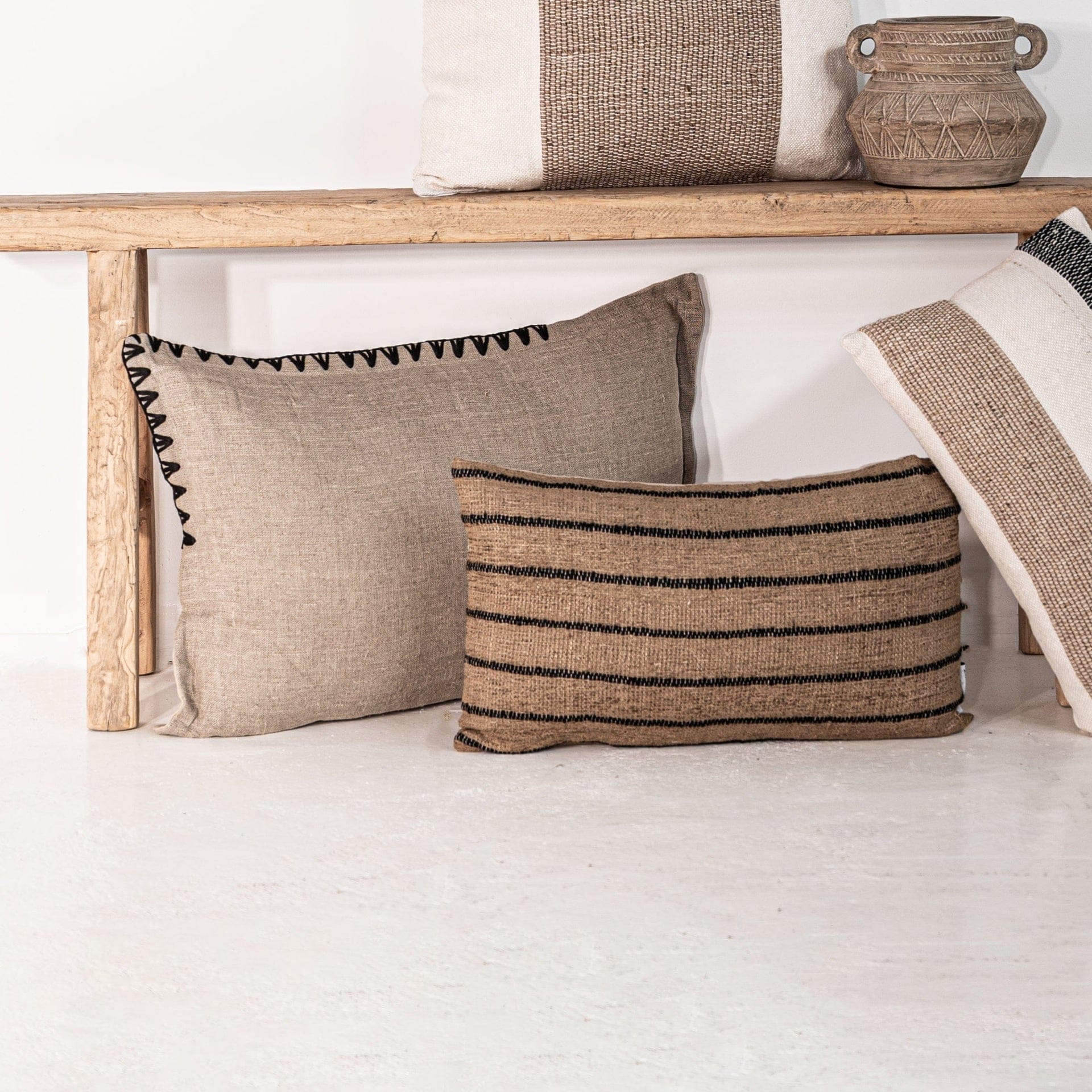 Zoco Home Decor/Textile/Cushions Amaira Rectangular Cushion Piping Detail Black | 60x40cm