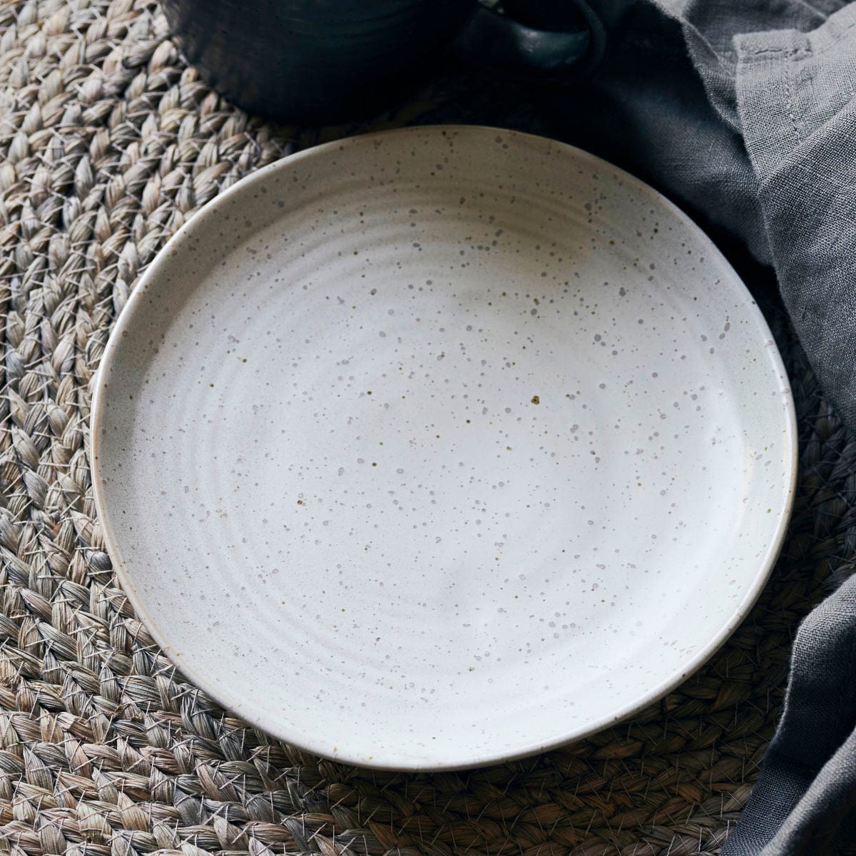 Zoco Home Decor/Kitchen Pion Stoneware Cake Plate | White/Grey 16.5x2.5cm