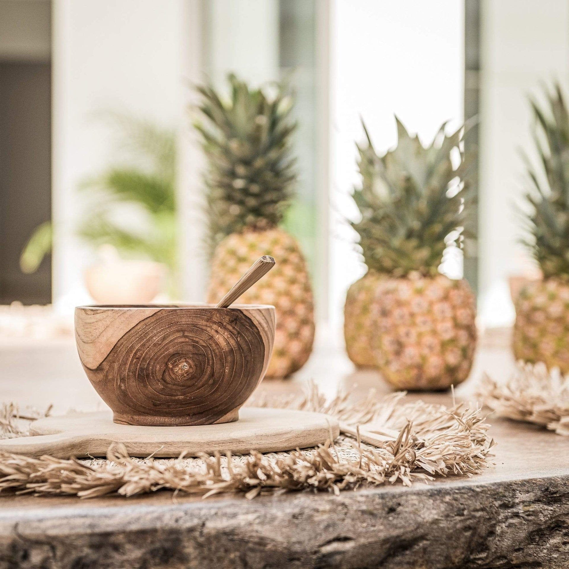 Zoco Home Decor/Kitchen Round Teak Cutting Board With Handle | 21 cm